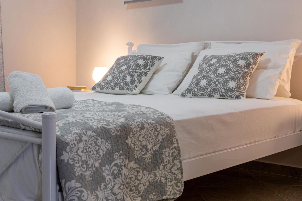 John Apartments Drepano  外观 照片