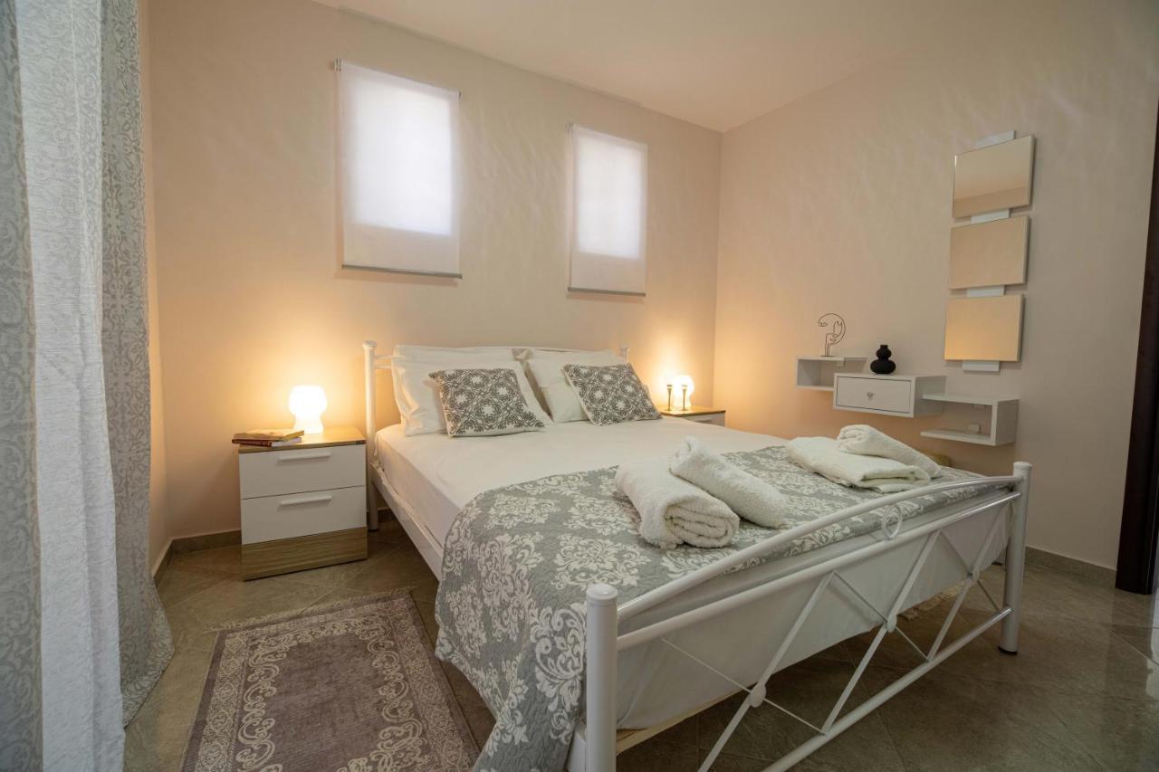 John Apartments Drepano  外观 照片