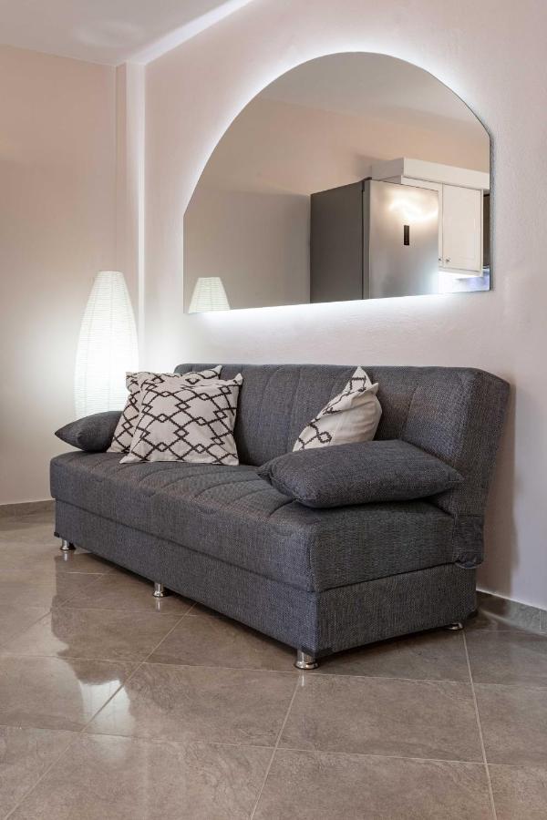 John Apartments Drepano  外观 照片