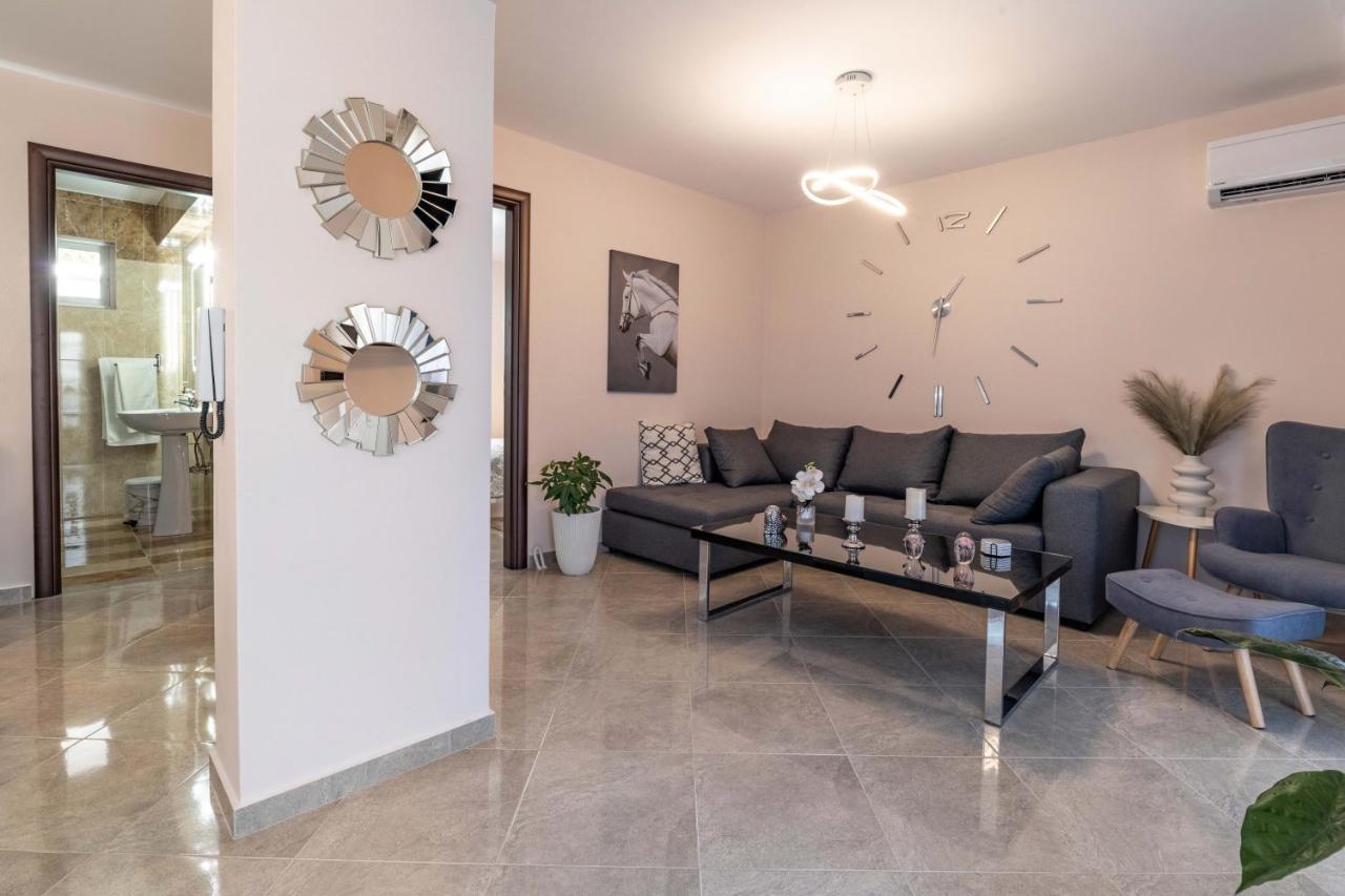 John Apartments Drepano  外观 照片