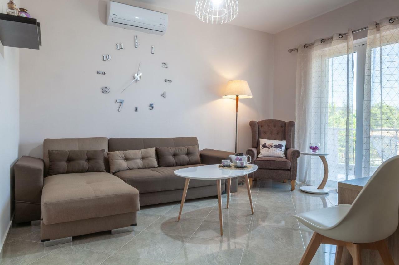 John Apartments Drepano  外观 照片
