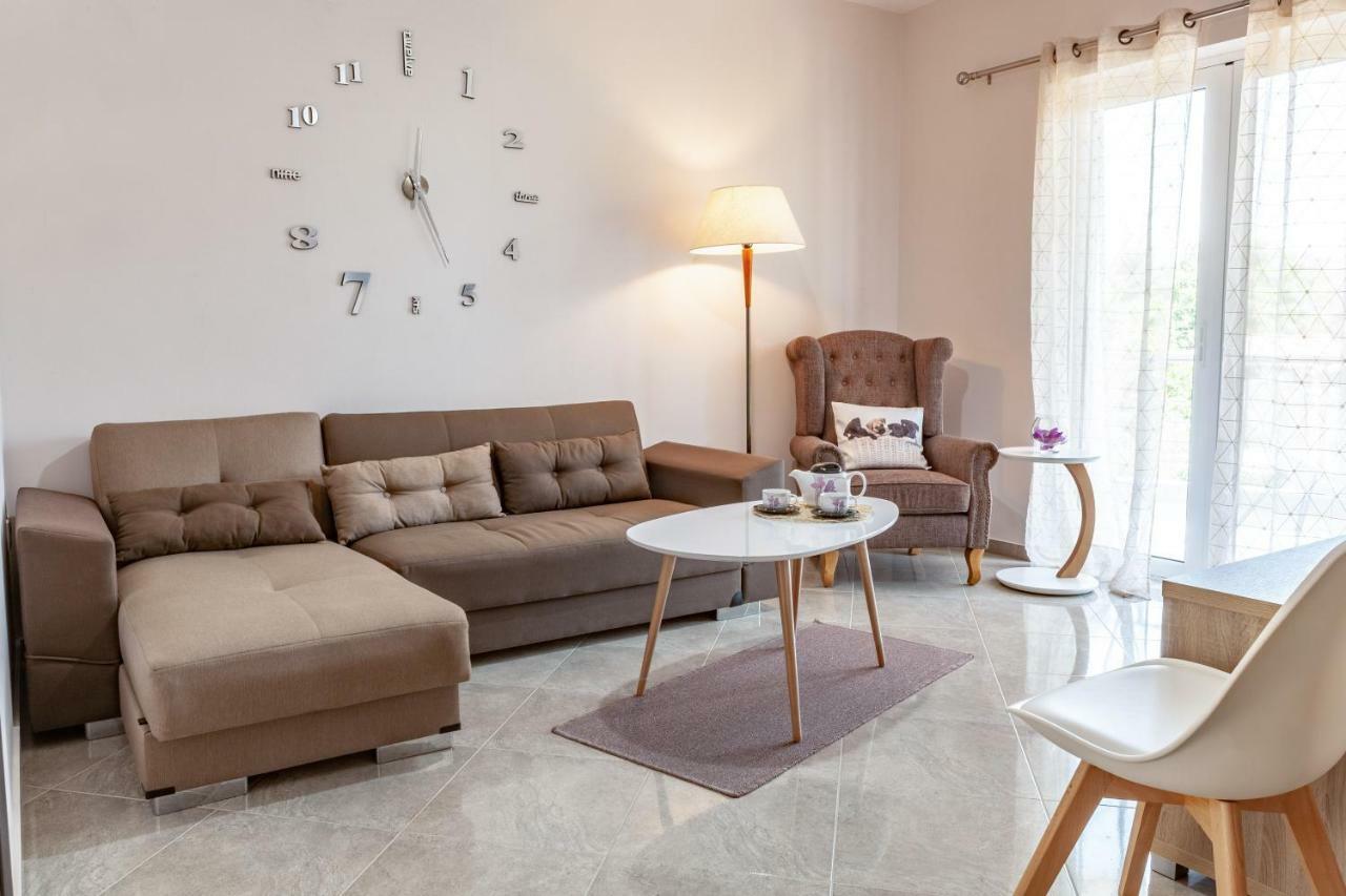 John Apartments Drepano  外观 照片