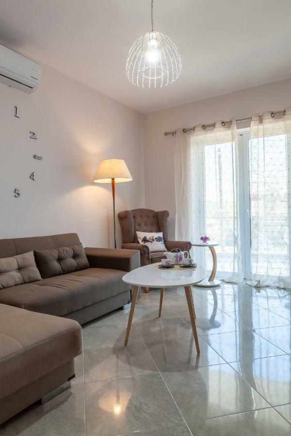 John Apartments Drepano  外观 照片