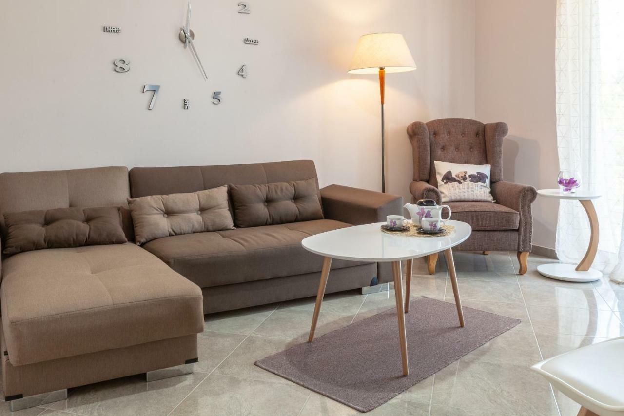 John Apartments Drepano  外观 照片