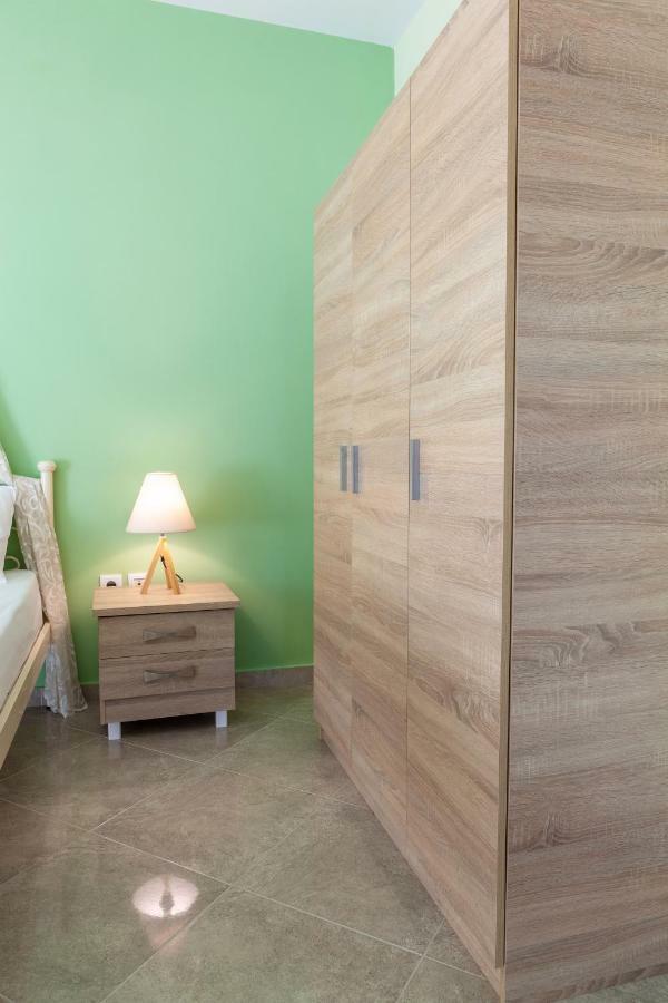John Apartments Drepano  外观 照片